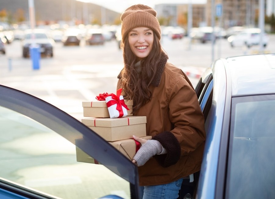 Более 50% россиян предпочитают покупать новогодние подарки в торговых центрах