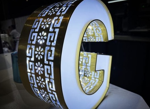 Изготовление объёмных моделей святящихся букв для неоновой рекламы