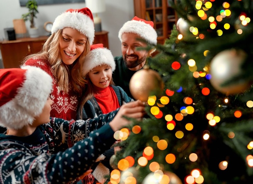 Почти 50% россиян ограничивают общий бюджет на новогодние подарки суммой до 5 000 рублей
