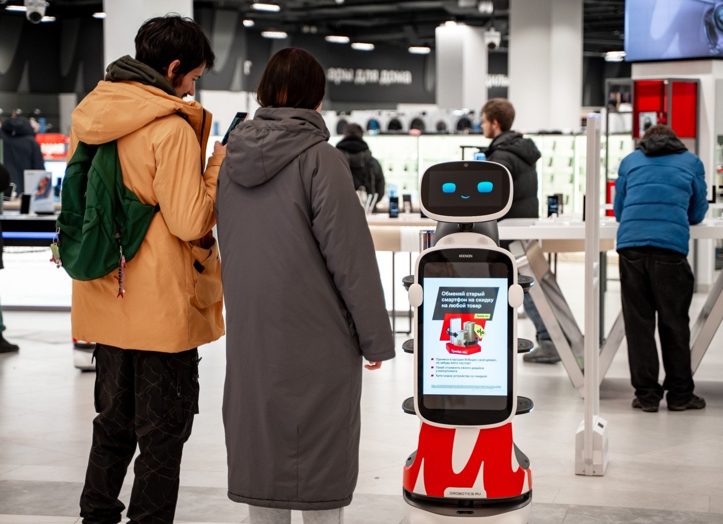 Сеть «М.Видео» запустила магазин в обновленном фирменном стиле в ТРЦ «Голливуд» в Санкт-Петербурге