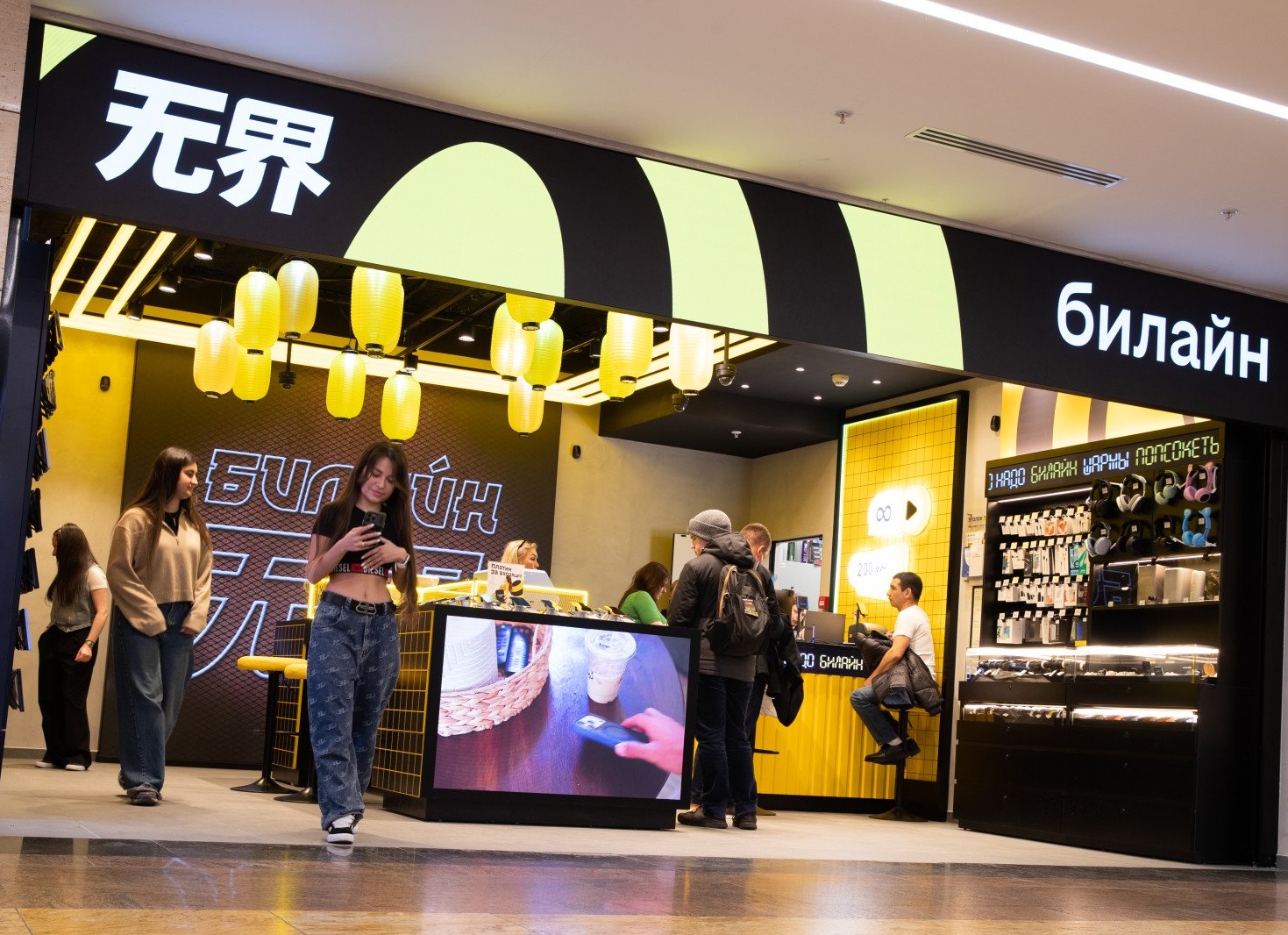 «Билайн» открыл в столице экспериментальный салон с азиатским дизайном и станцией кастомизации